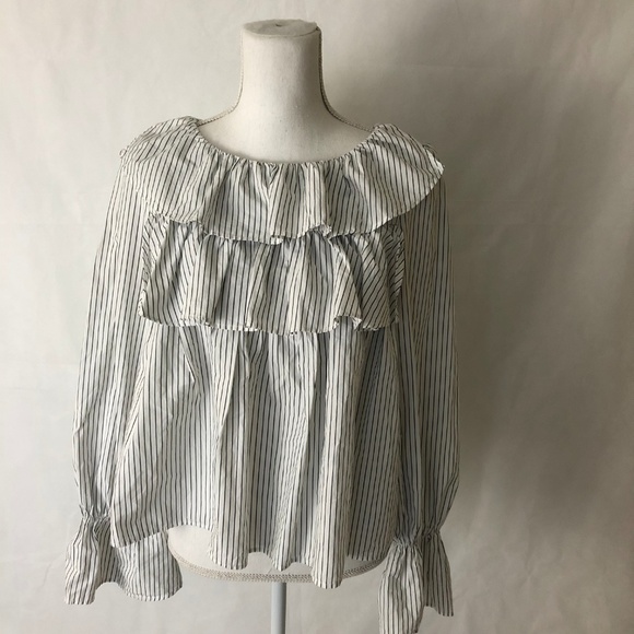 GAP WOMEN'S RUFFLE BLACK AND WHITE STRIPED CUTE TO - Picture 1 of 7